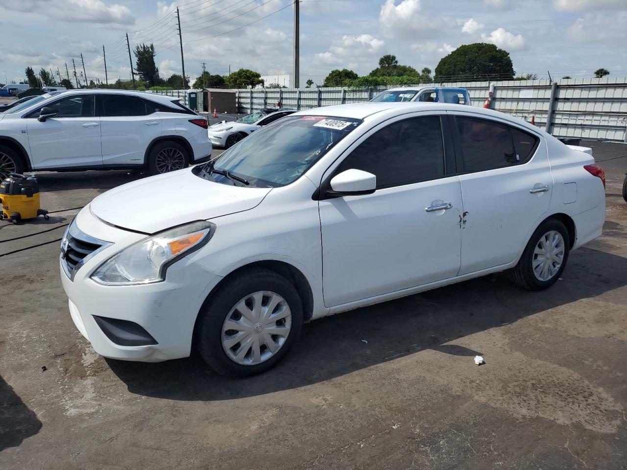 NISSAN VERSA S