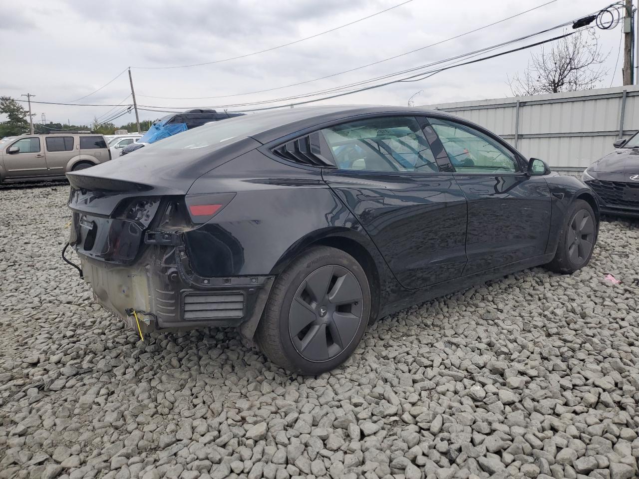 TESLA MODEL 3