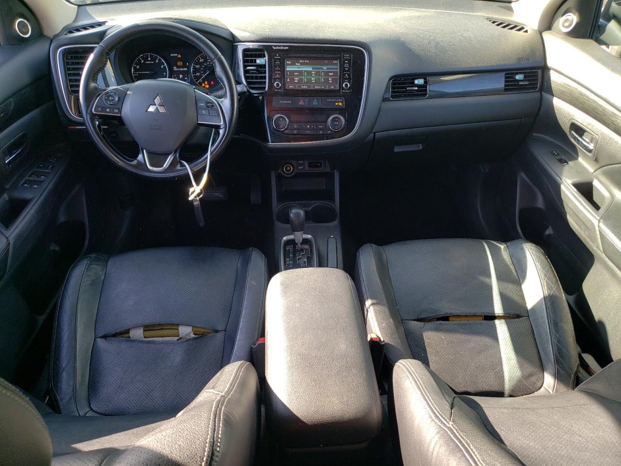 MITSUBISHI OUTLANDER SE