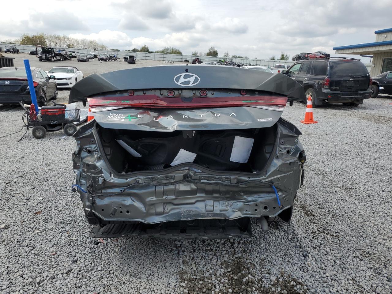 HYUNDAI ELANTRA BLUE