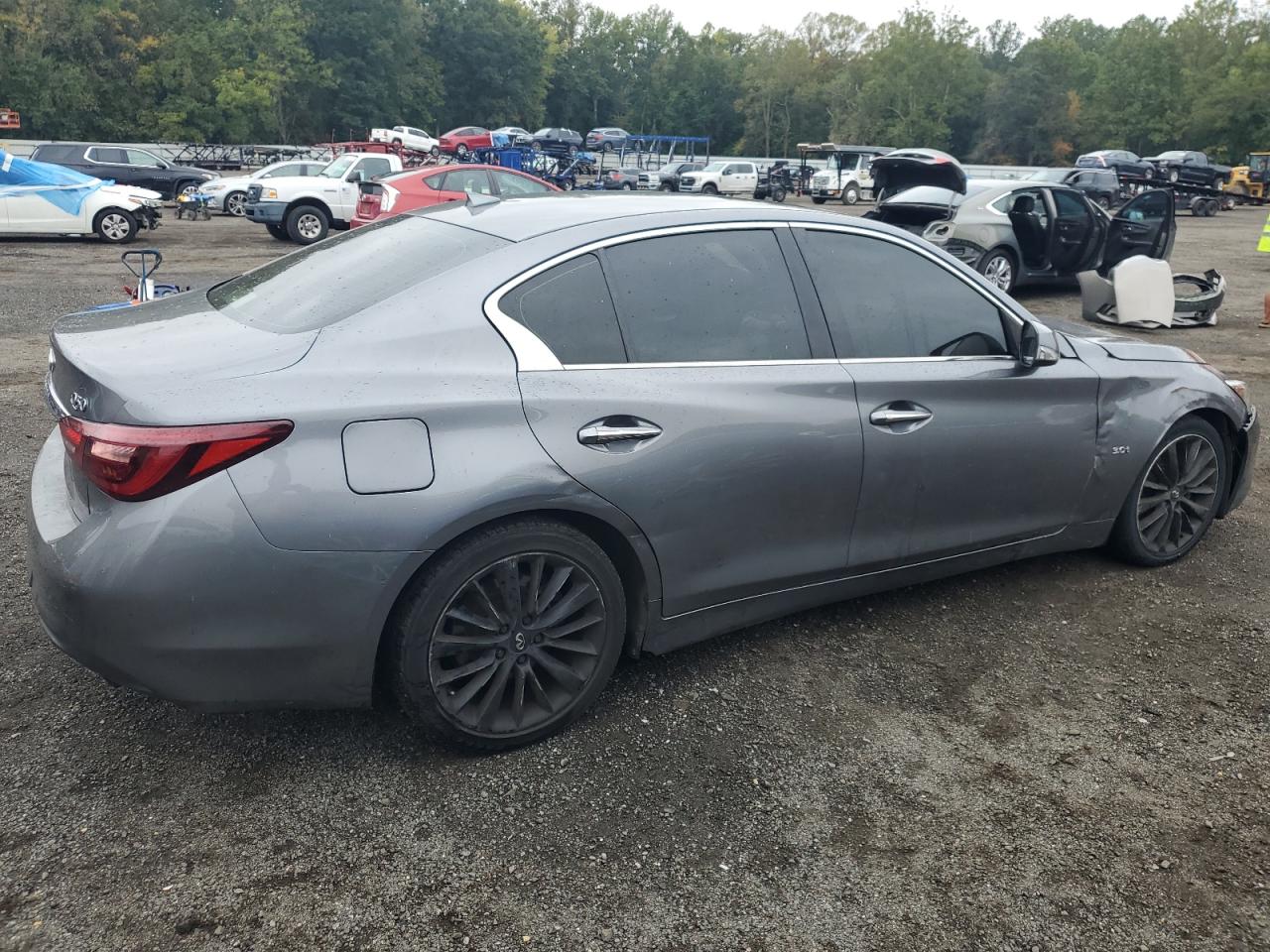 INFINITI Q50 LUXE