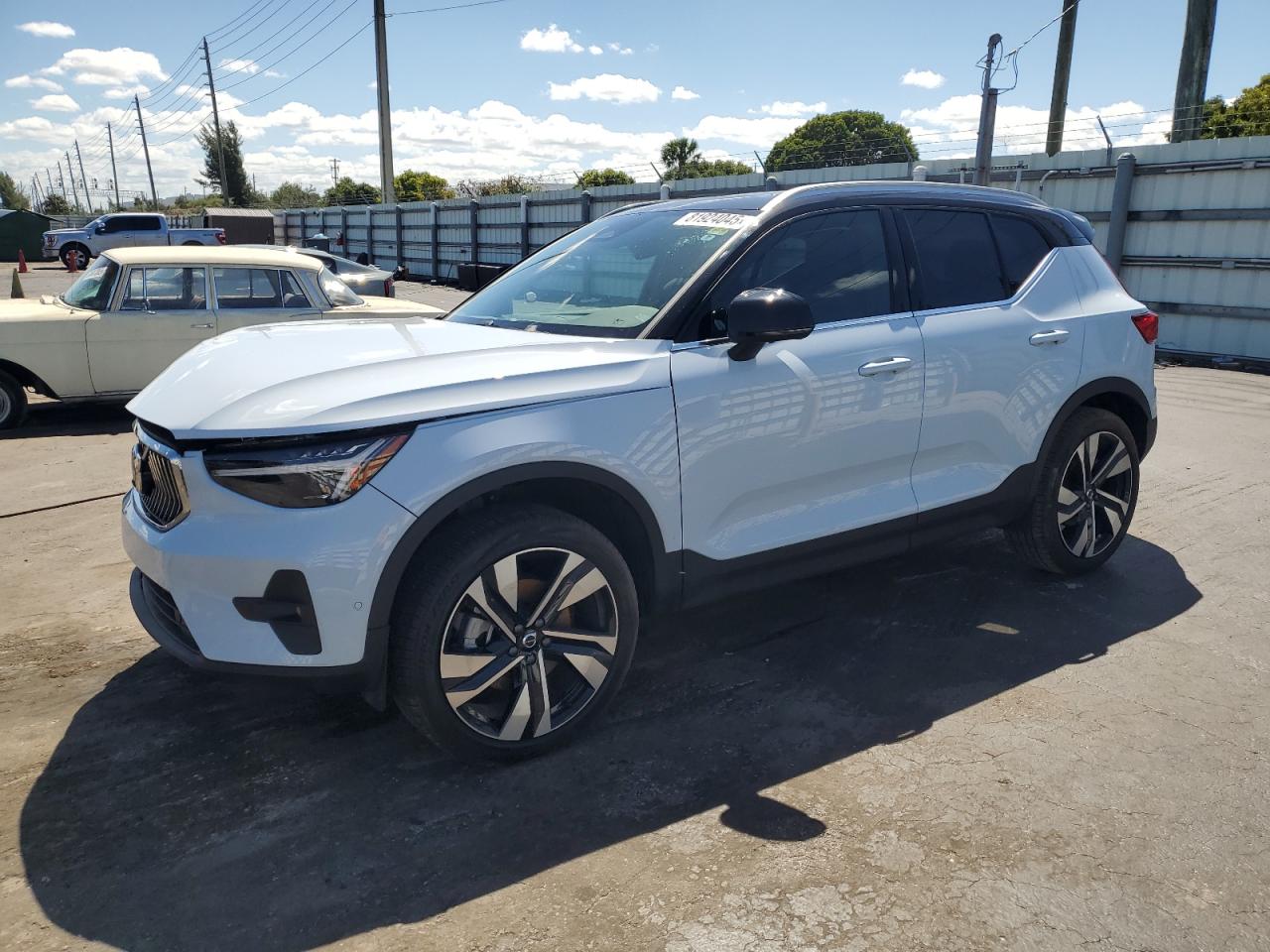 VOLVO XC40 PLUS