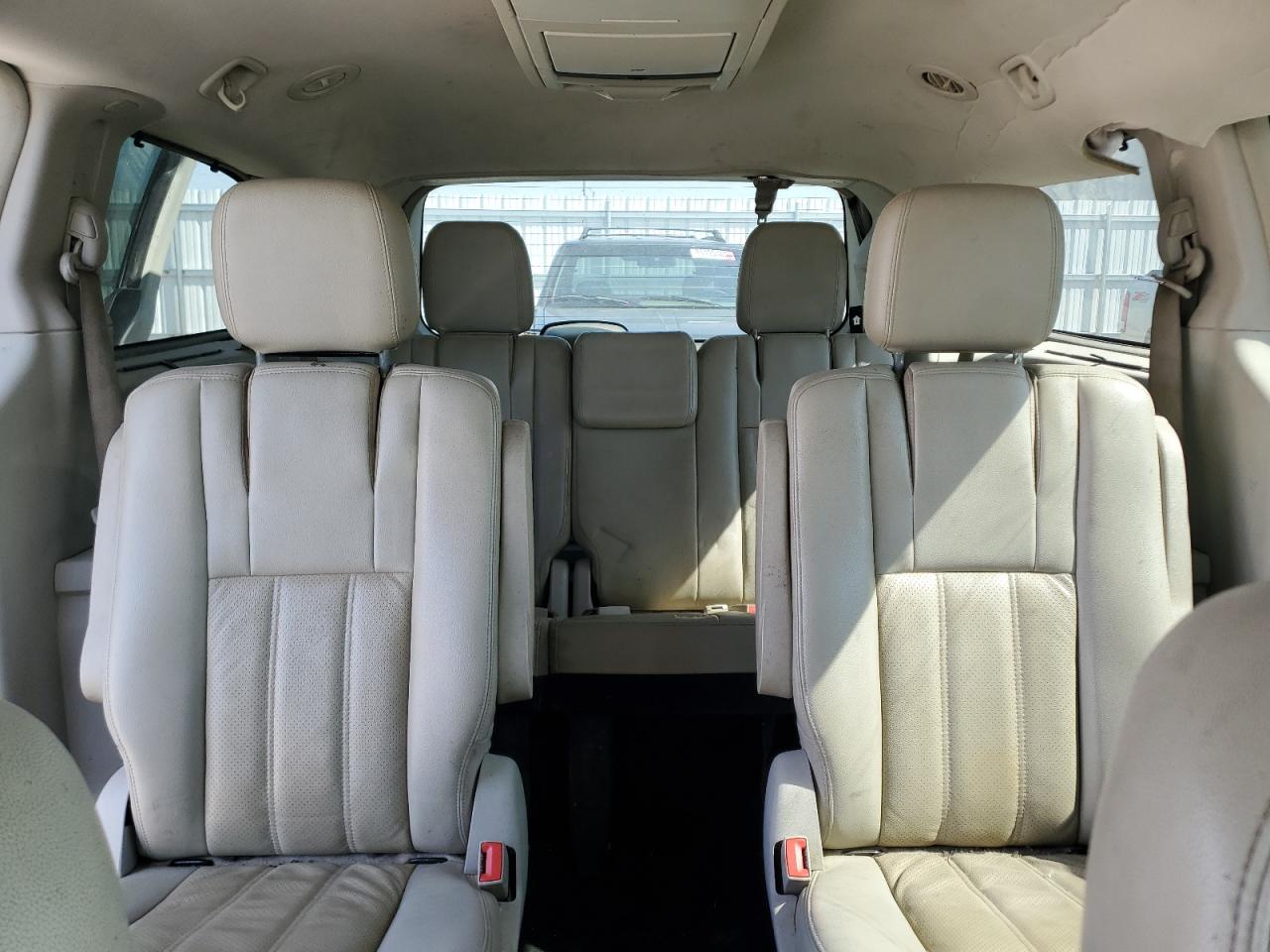 CHRYSLER TOWN & COUNTRY TOURING L