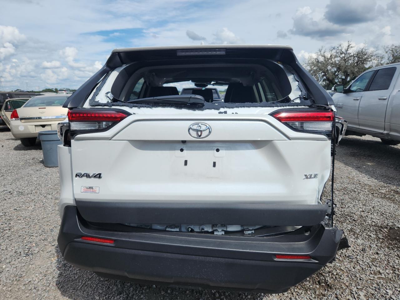 TOYOTA RAV4 XLE PREMIUM