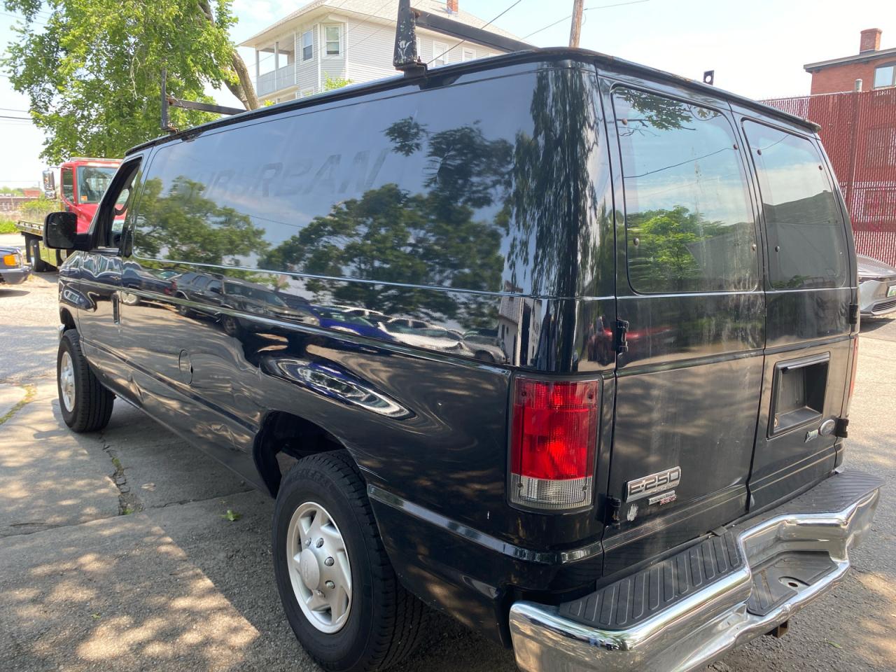 FORD ECONOLINE E250 VAN