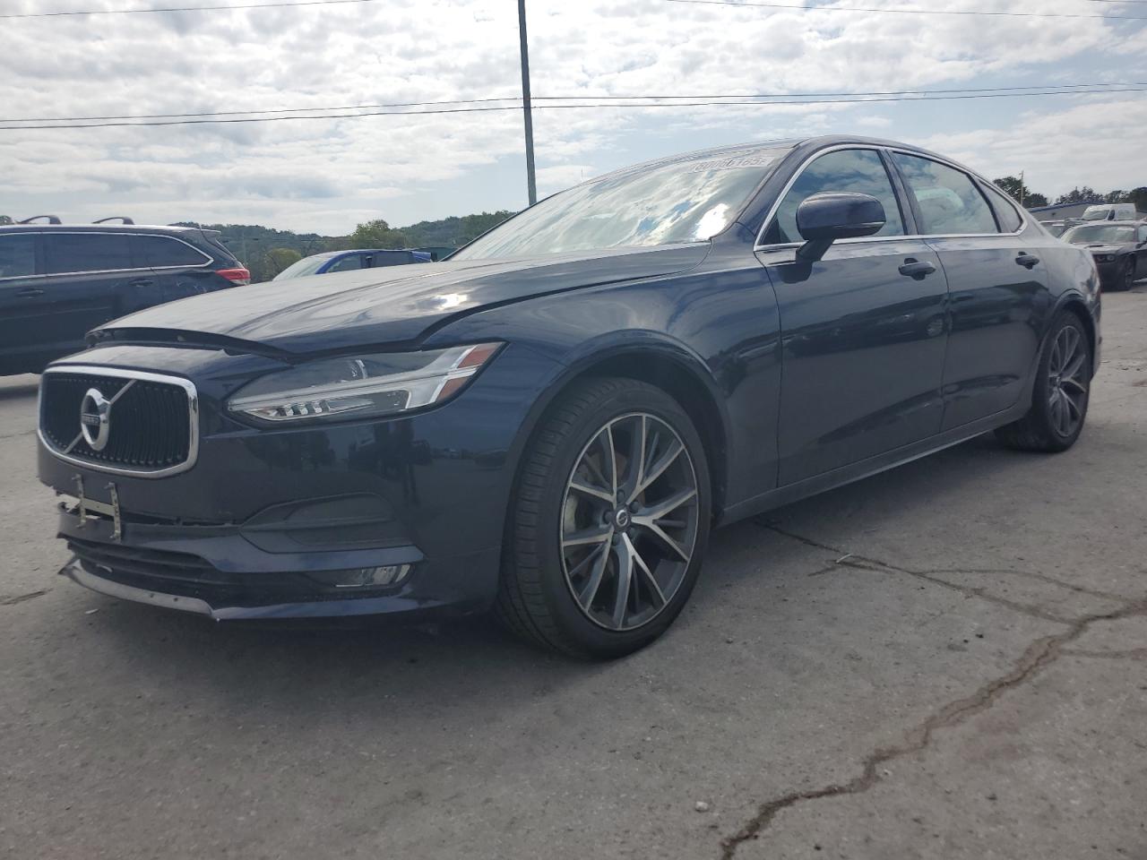 VOLVO S90 T5 MOMENTUM