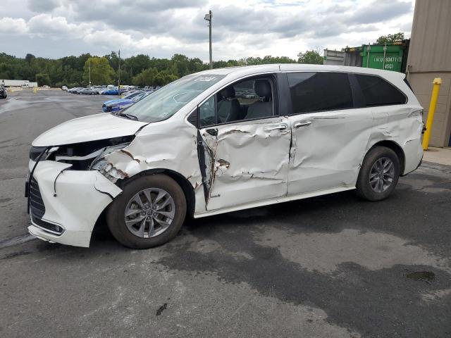 2021 TOYOTA SIENNA XLE #3316753422