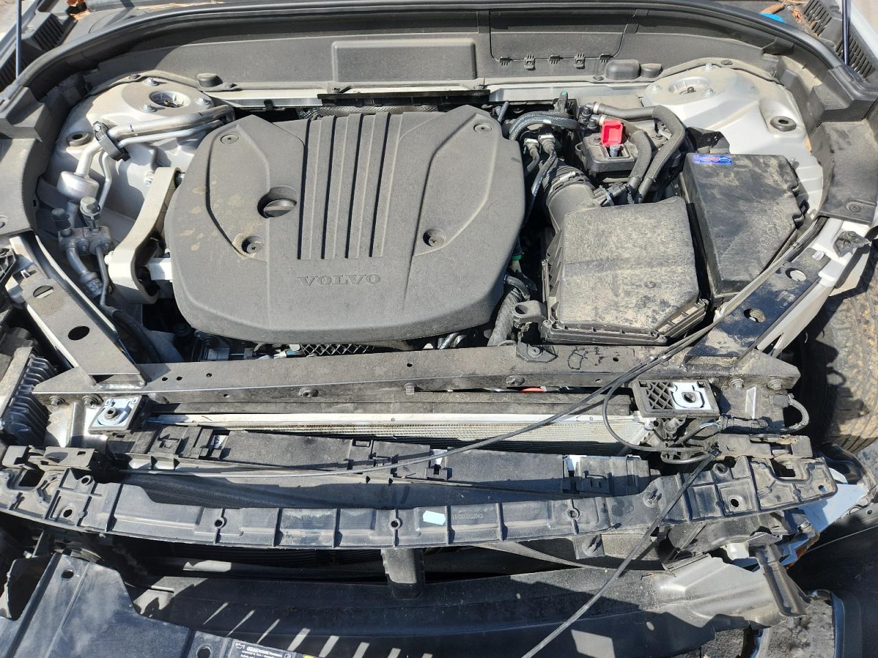 VOLVO XC60 B5 MOMENTUM