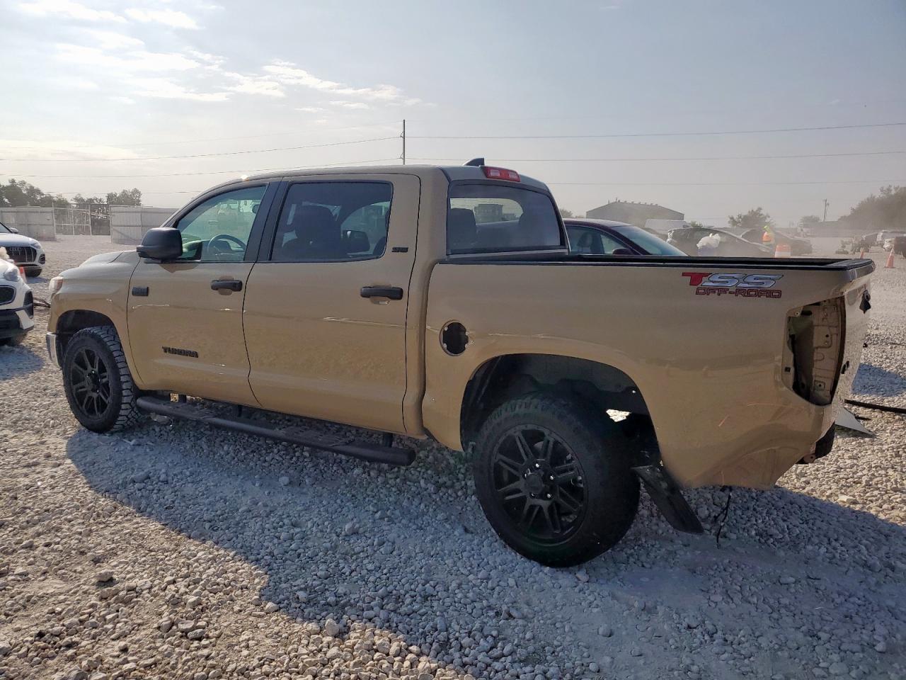 TOYOTA TUNDRA CREWMAX SR5