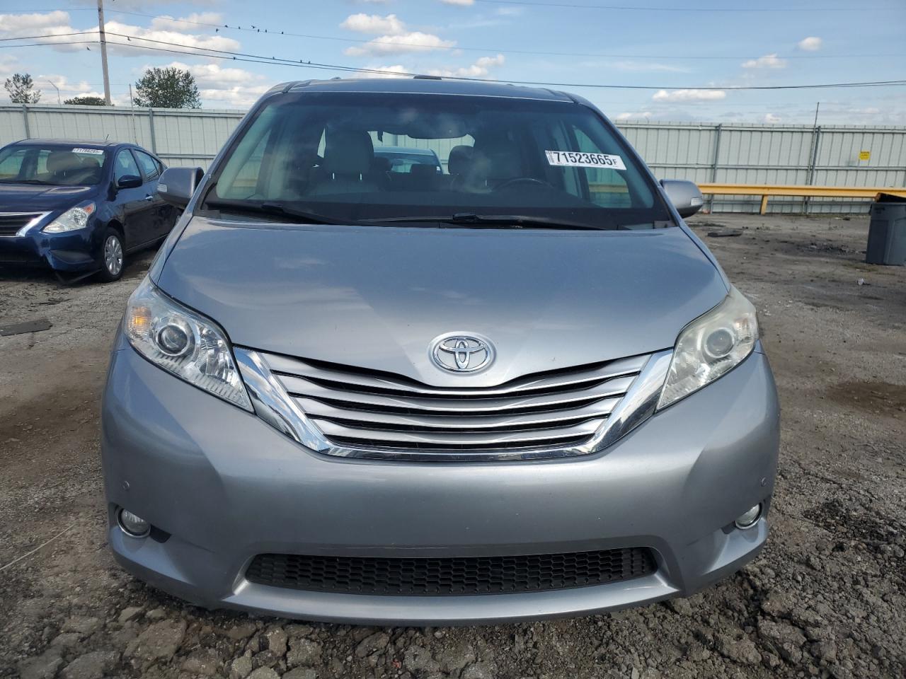 TOYOTA SIENNA XLE