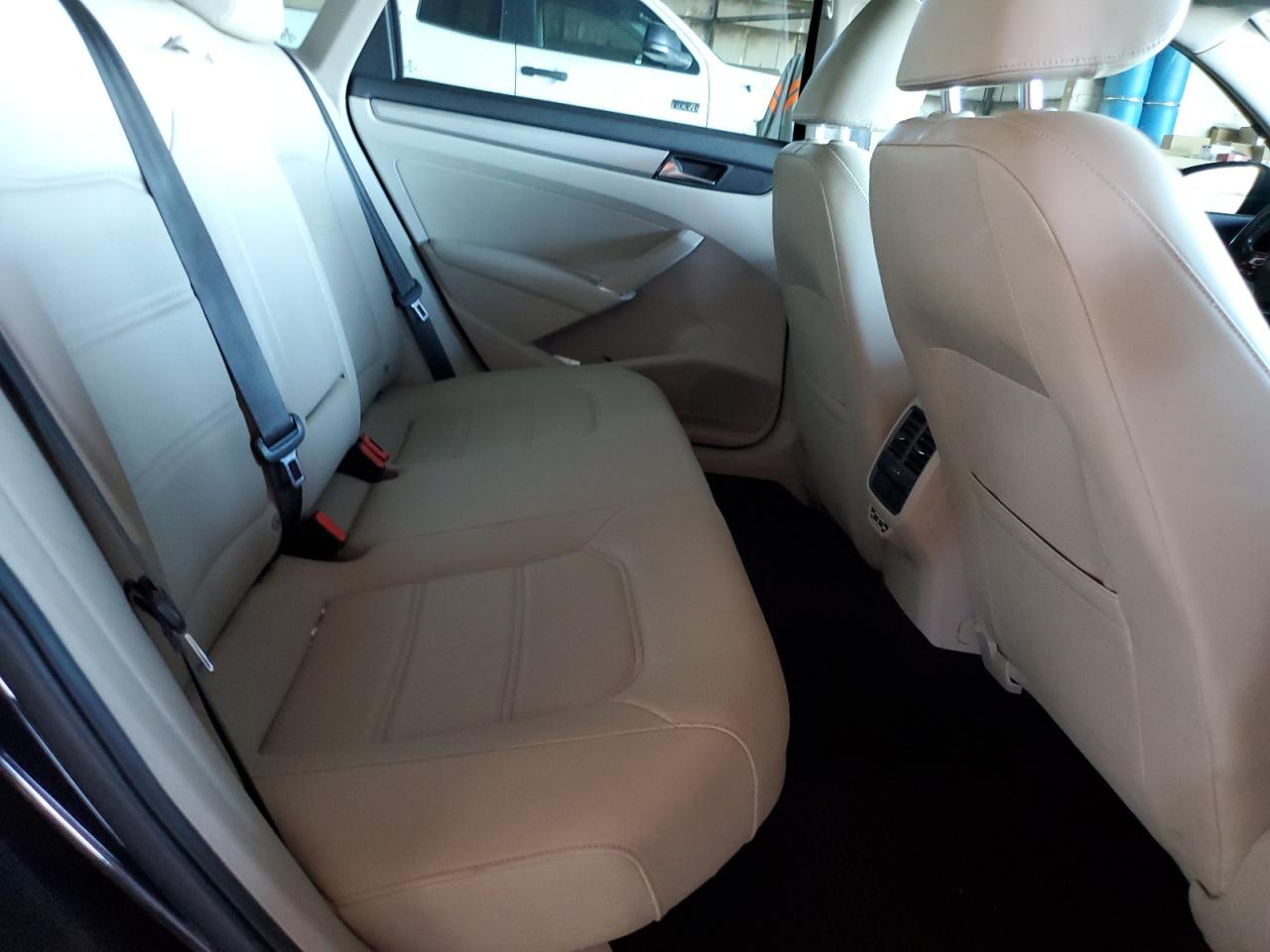 VOLKSWAGEN PASSAT SE