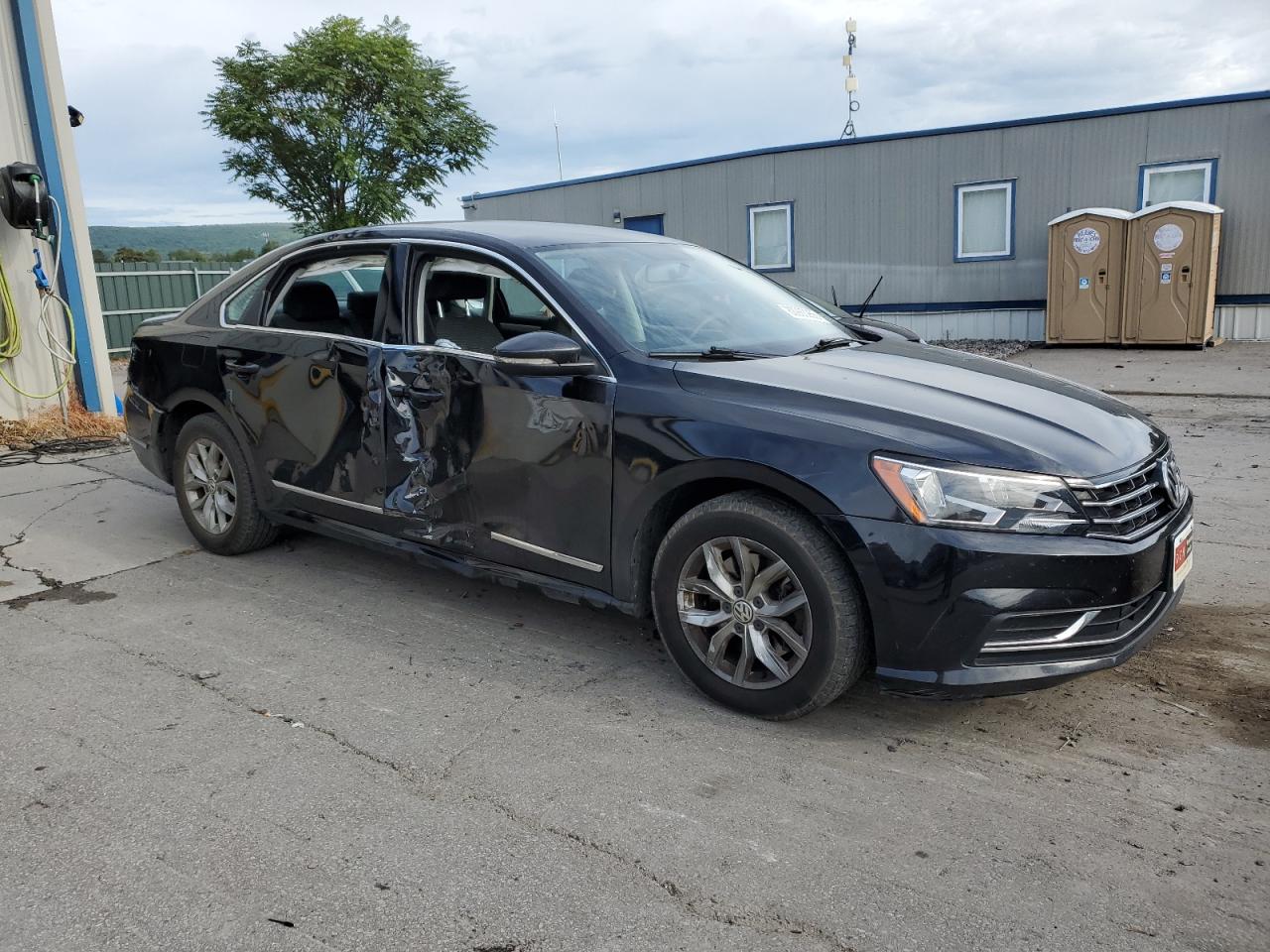 Lot #3316639485 2017 VOLKSWAGEN PASSAT S