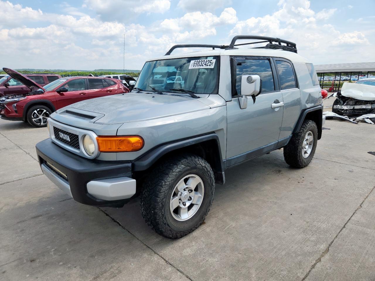 TOYOTA FJ CRUISER