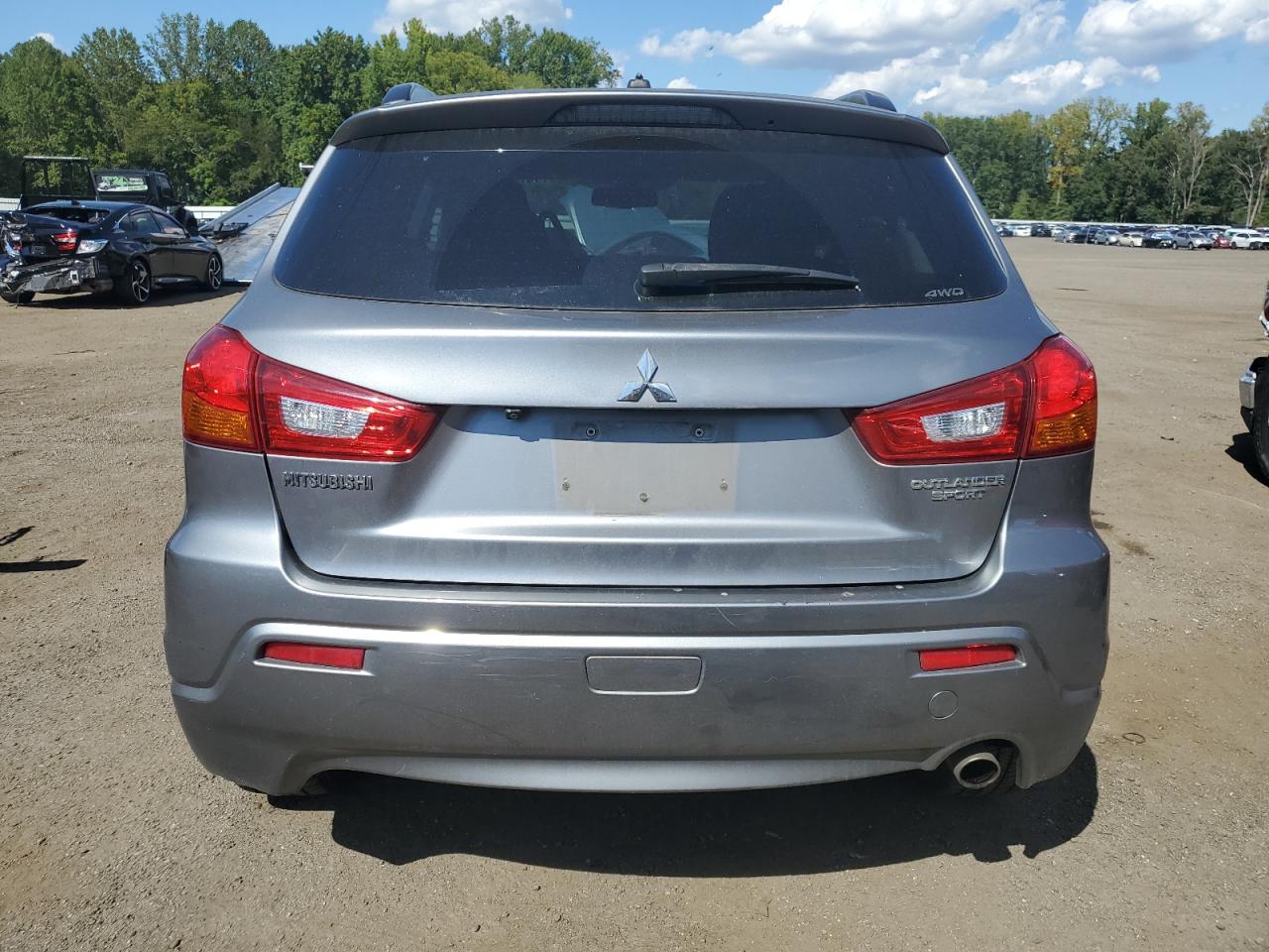 MITSUBISHI OUTLANDER SE