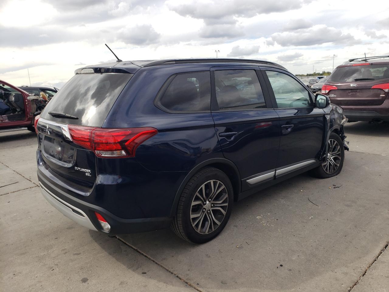 MITSUBISHI OUTLANDER SE