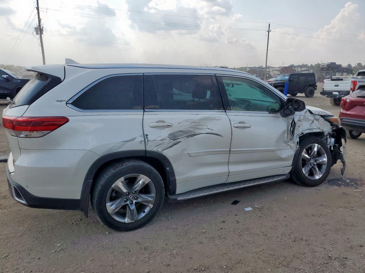 TOYOTA HIGHLANDER LIMITED