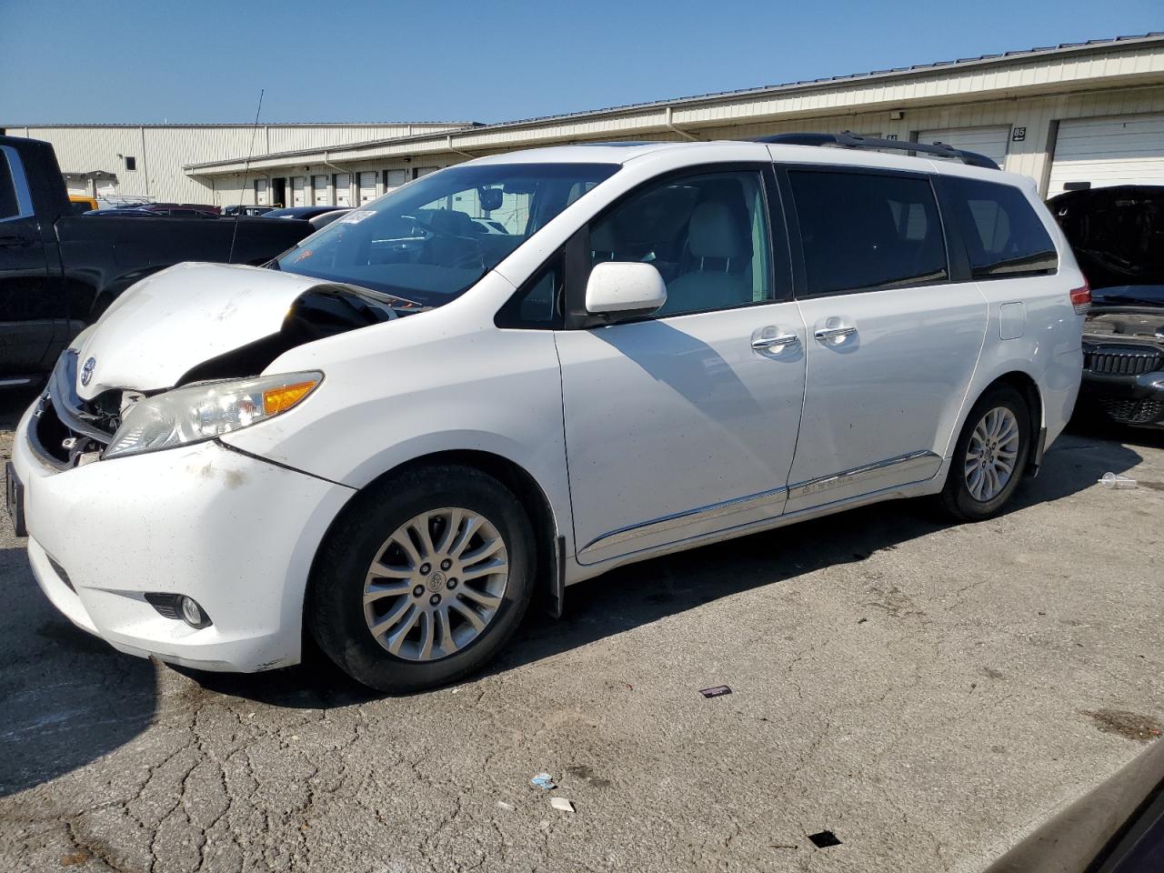 TOYOTA SIENNA XLE