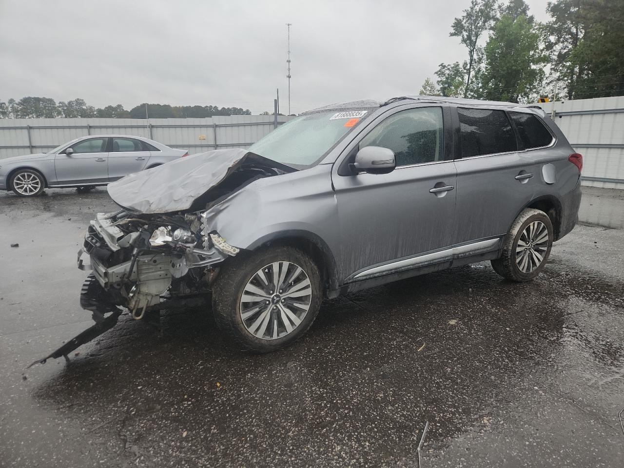 MITSUBISHI OUTLANDER SE