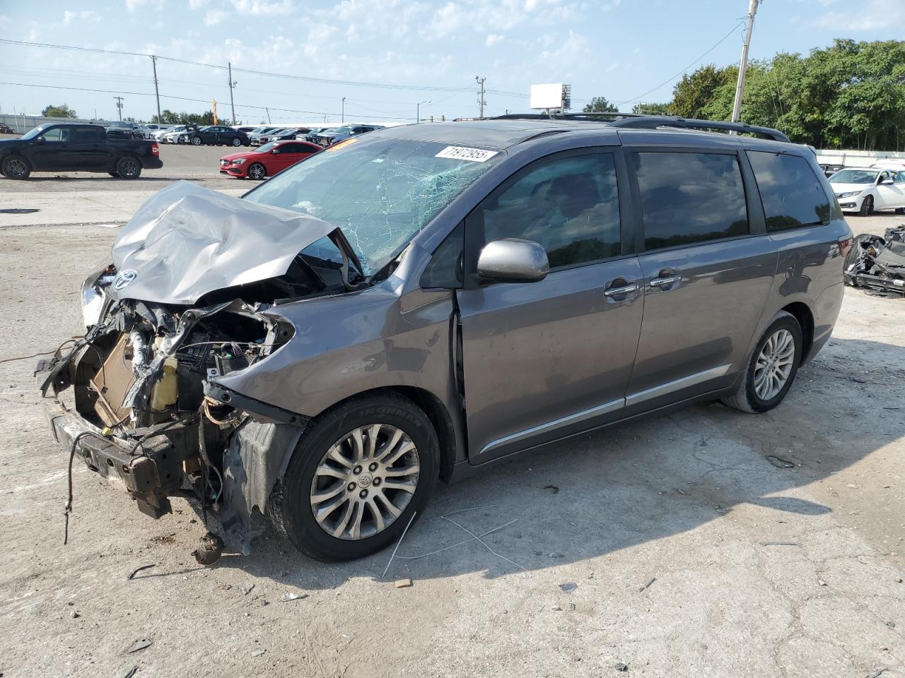 TOYOTA SIENNA XLE