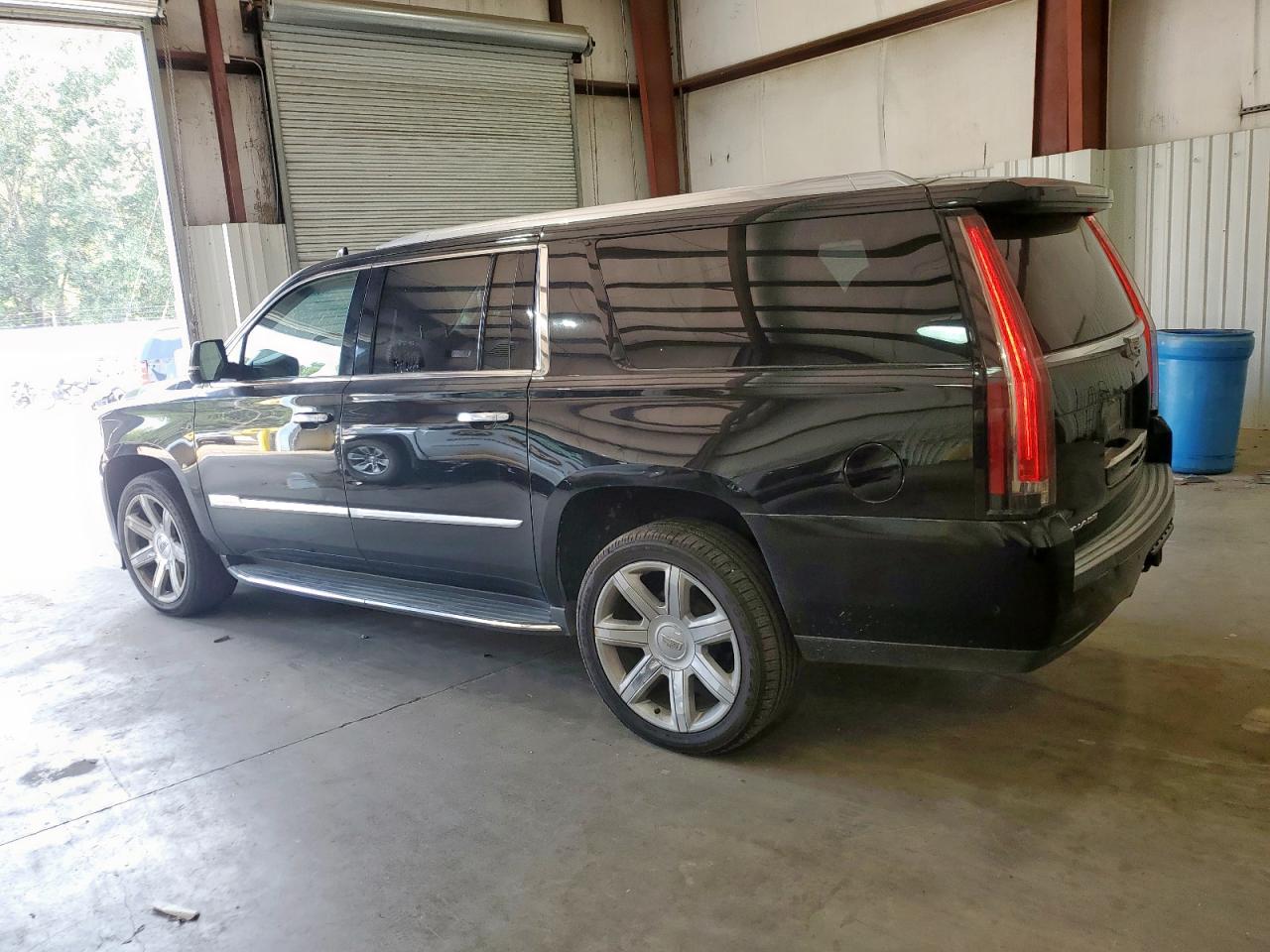 CADILLAC ESCALADE ESV LUXURY