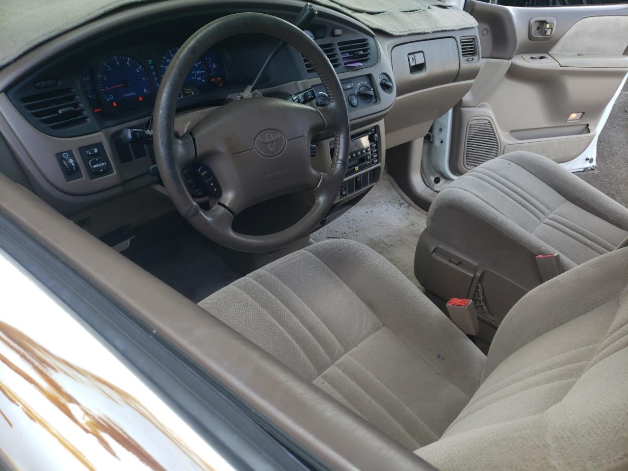 Lot #3257794003 2002 TOYOTA SIENNA LE