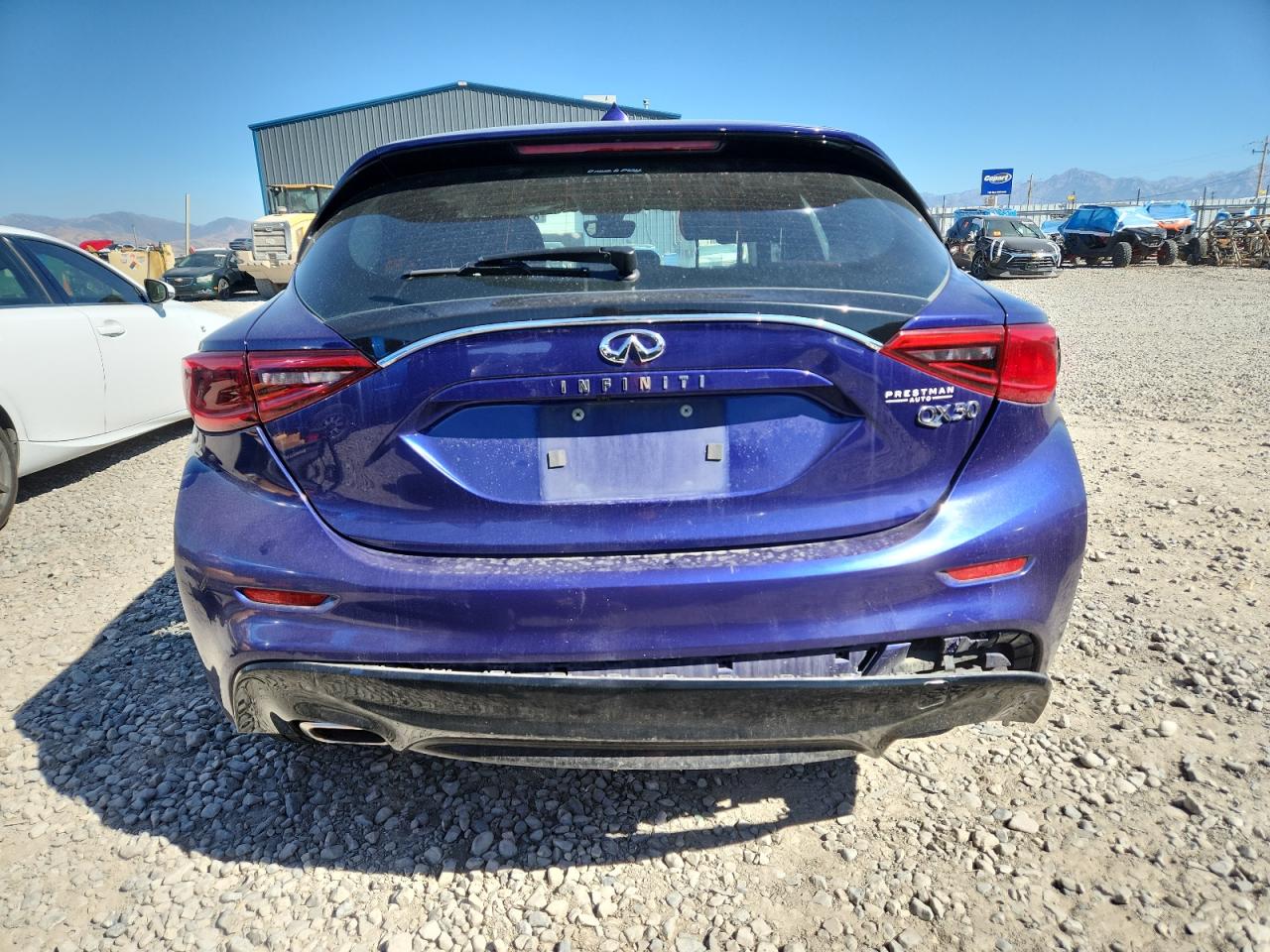 INFINITI QX30 BASE