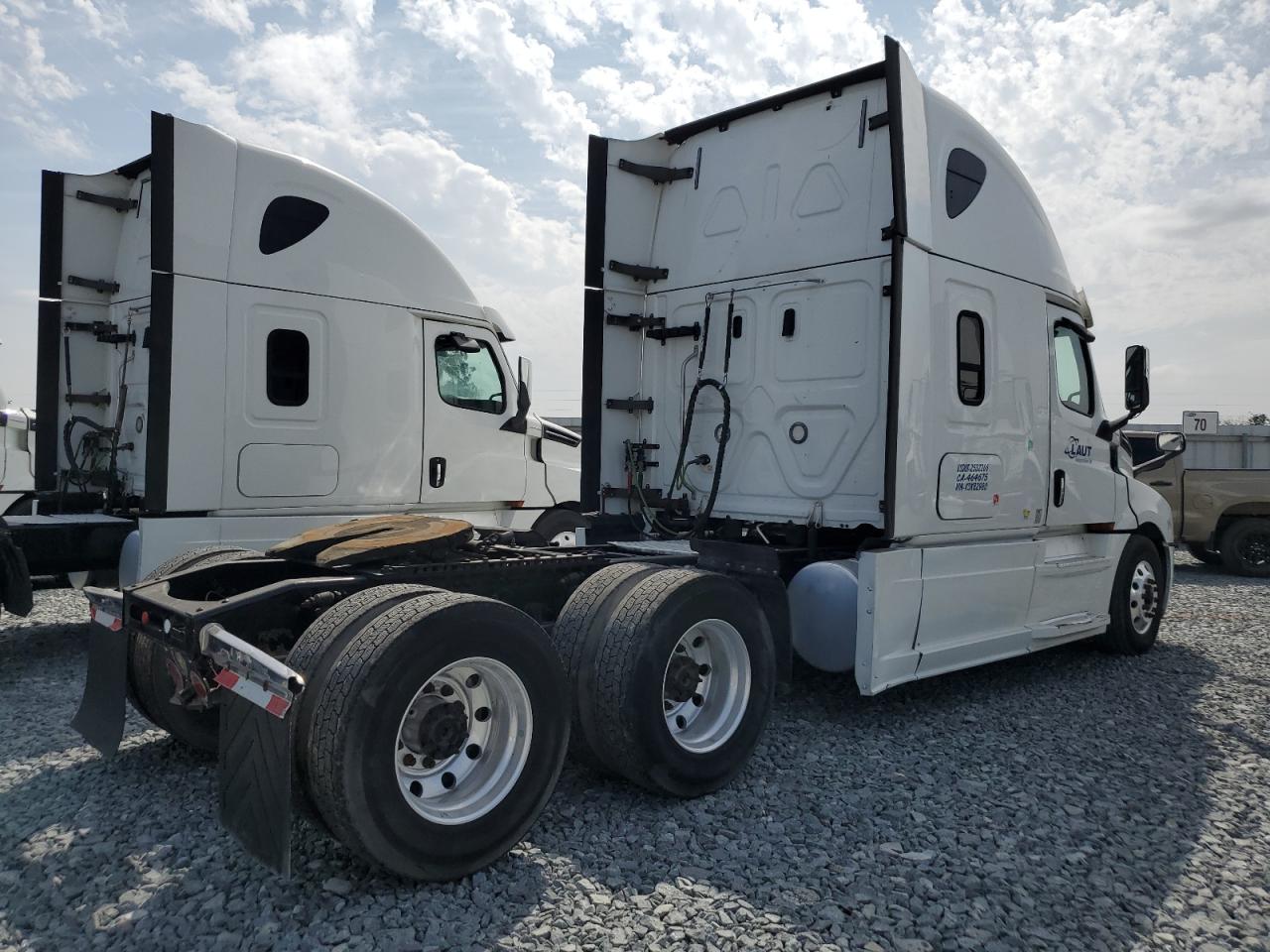 Lot #3287583030 2019 FREIGHTLINER CASCADIA 1