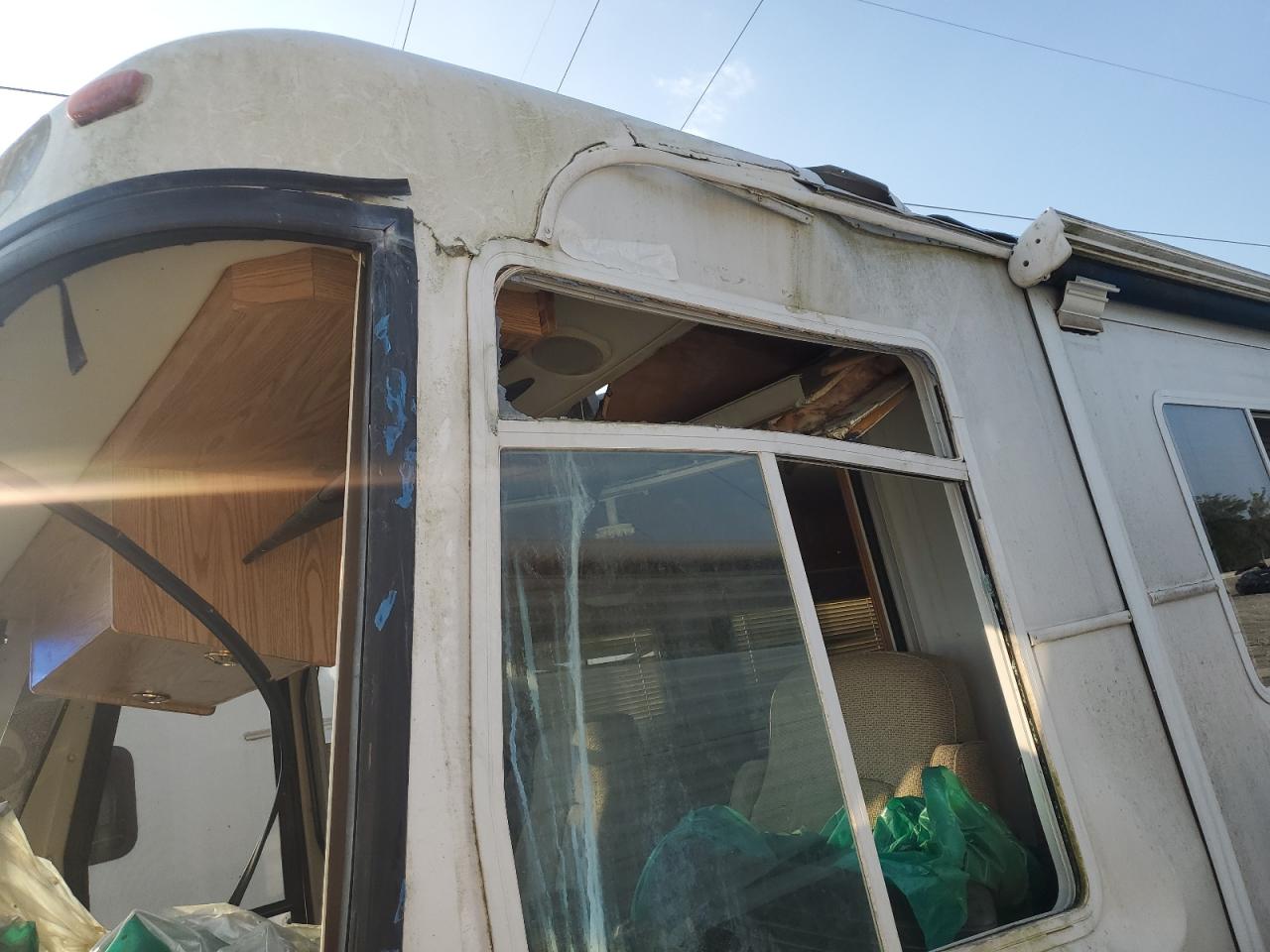 Lot #3274712800 2002 HOLDIAY RAMBLER HOLI - HOLIDAY