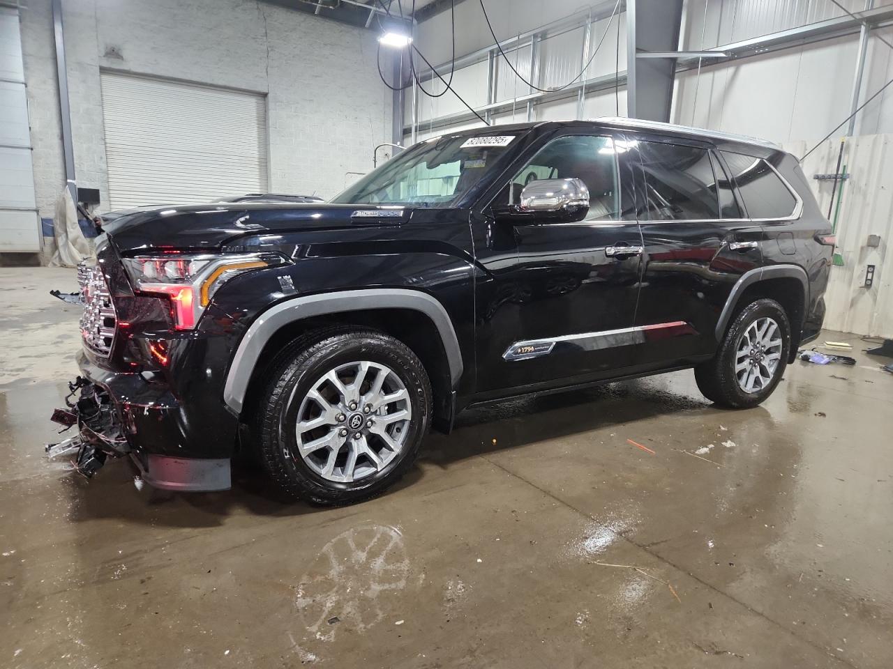 TOYOTA SEQUOIA SR5