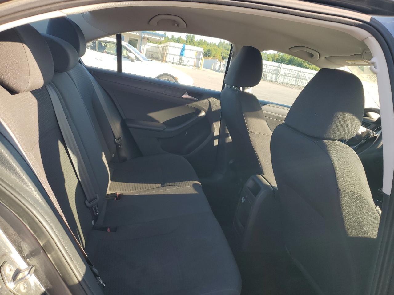 VOLKSWAGEN JETTA BASE