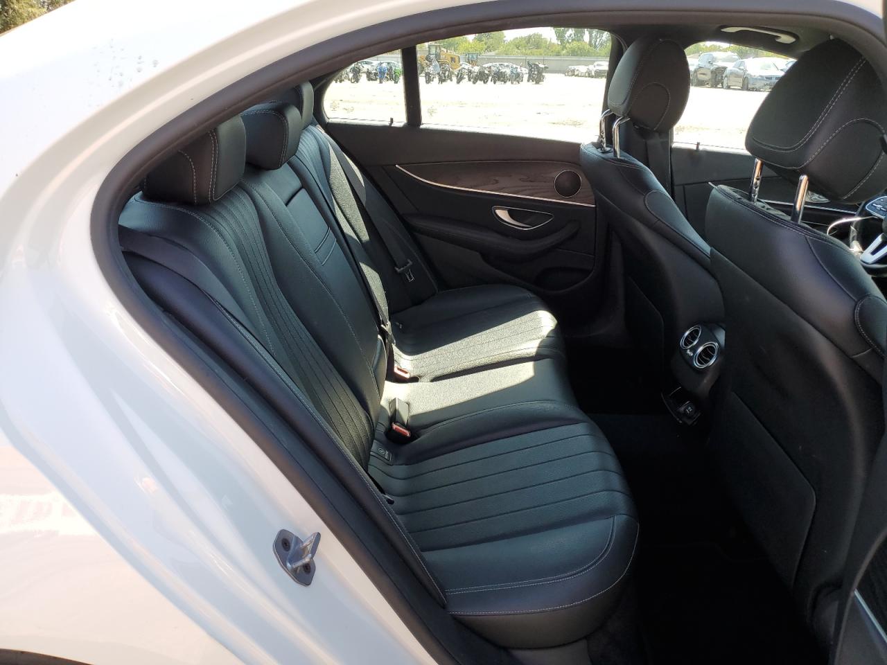 MERCEDES-BENZ E-CLASS 300