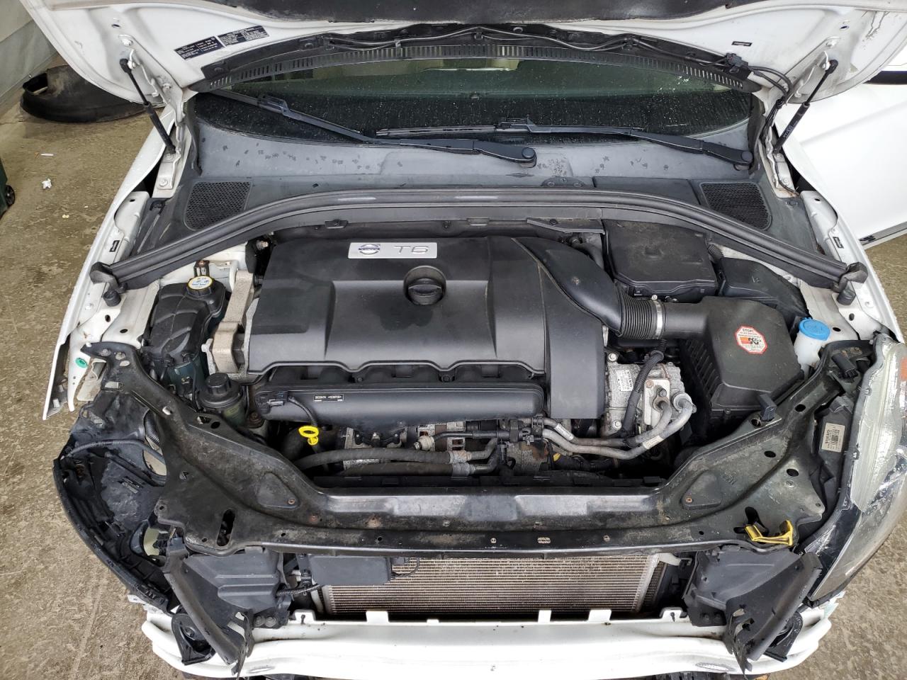 VOLVO XC60 T6 PLATINUM