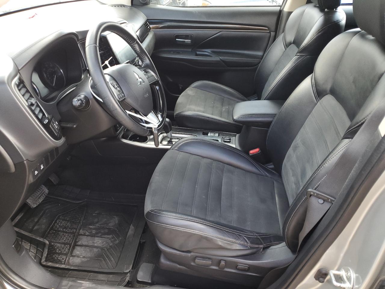 MITSUBISHI OUTLANDER SE