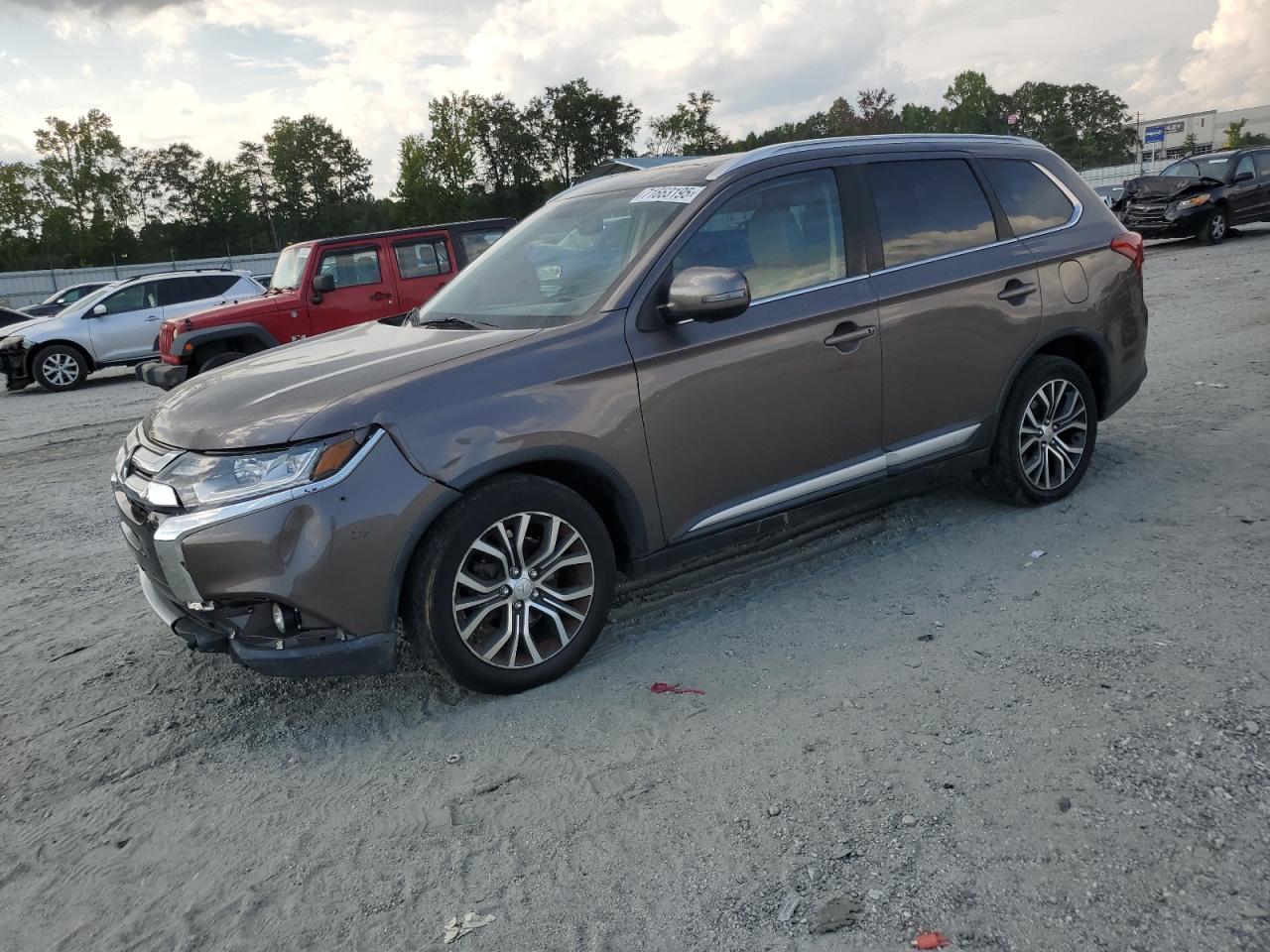 MITSUBISHI OUTLANDER SE