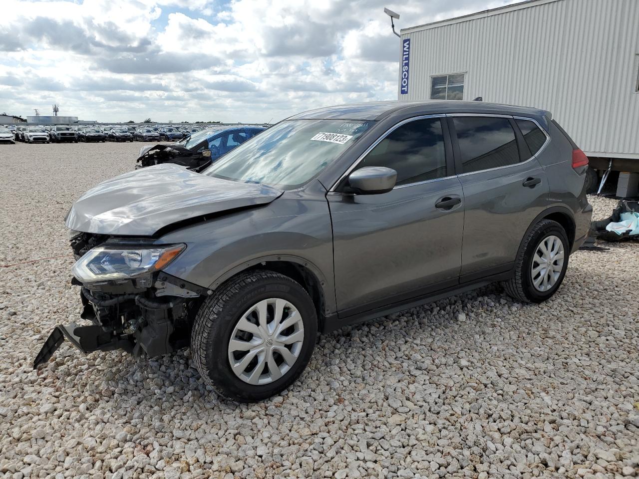 JN8AT2MT3HW136244 NISSAN ROGUE 2017