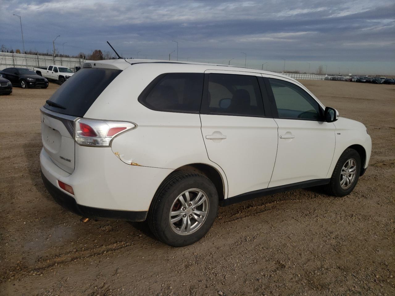 JA4JZ3AX4EZ604459 2014 Mitsubishi Outlander Se