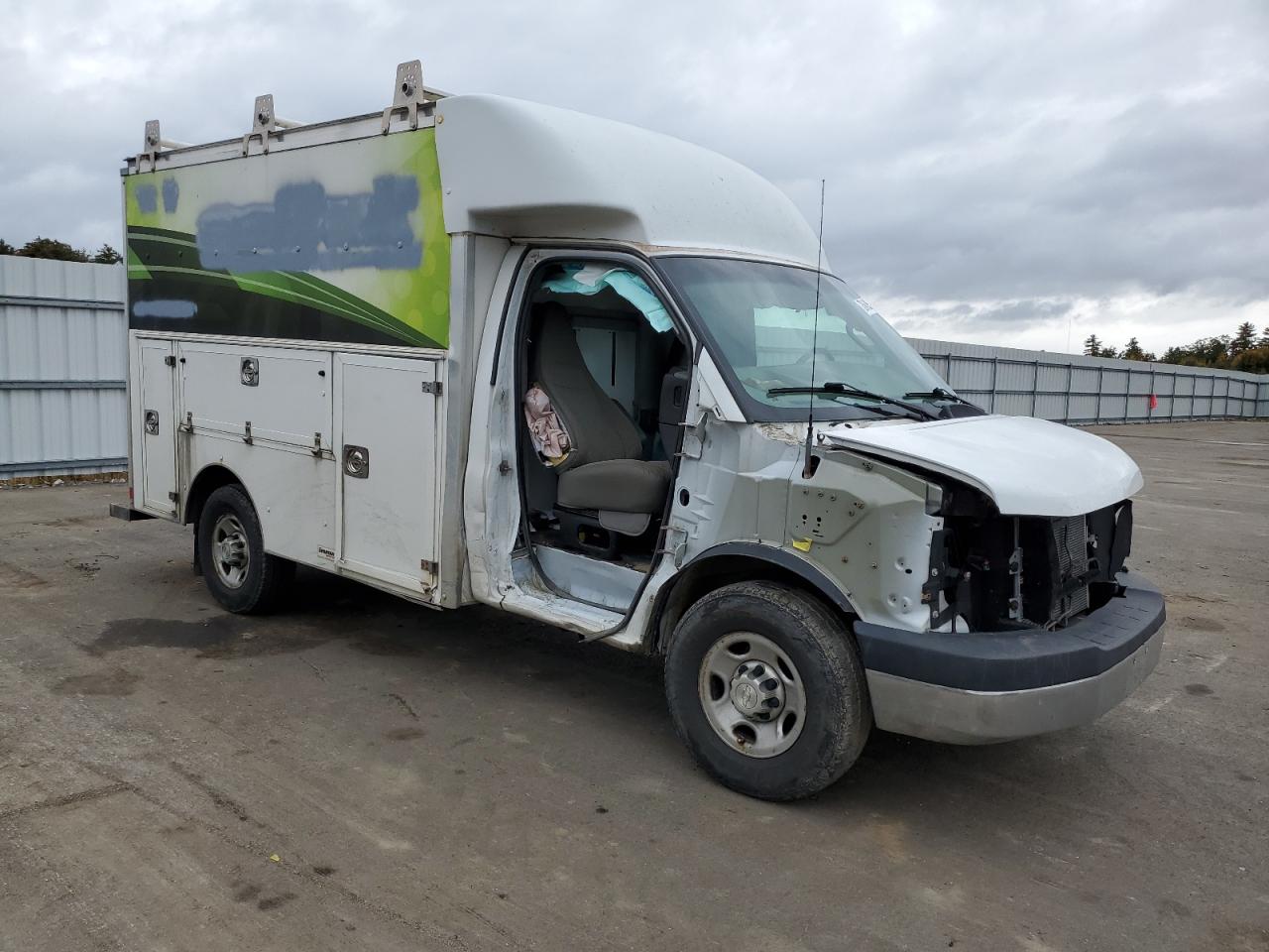 1GB0GRFG0H1347648 CHEVROLET EXPRESS 2017
