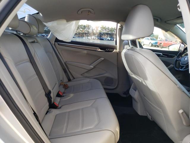  VOLKSWAGEN PASSAT 2017 Сріблястий