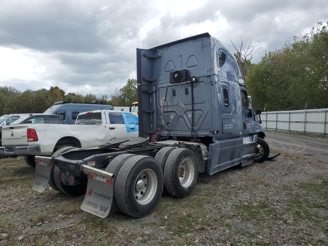 3ALXGF002LDLG8219 2020 Freightliner Cascadia 125