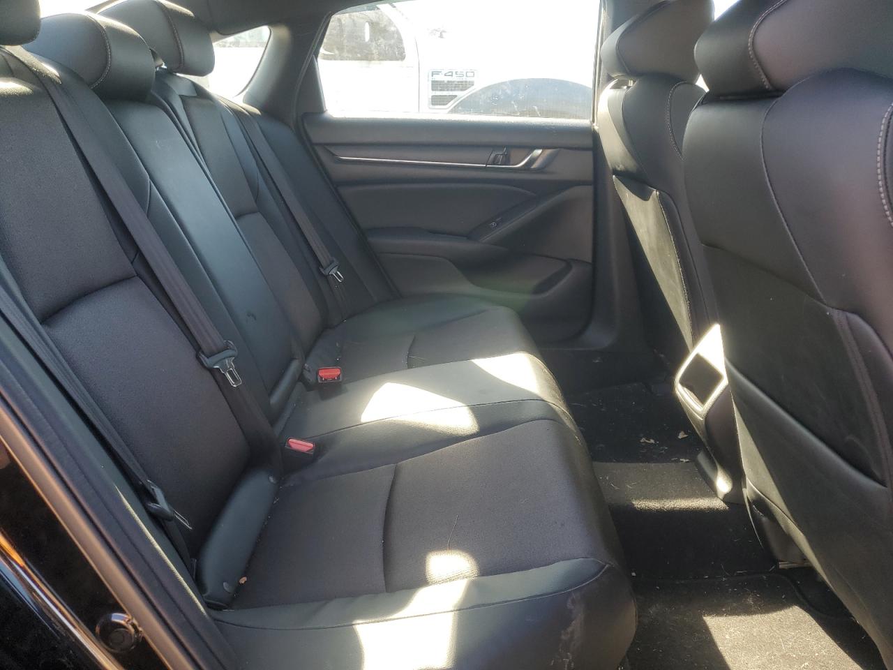 1HGCV1F33JA217450 HONDA ACCORD 2018