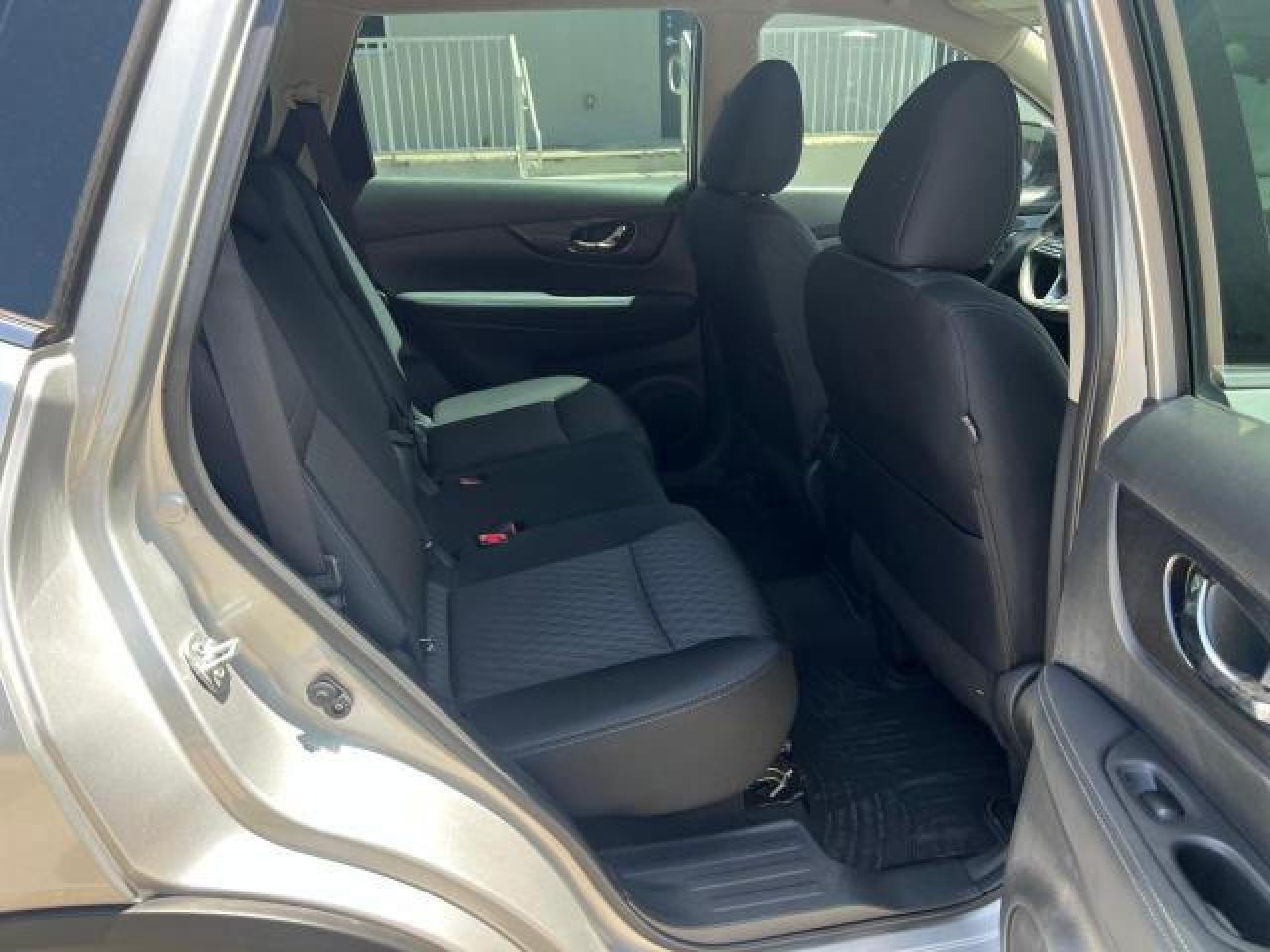 KNMAT2MT8HP577261 NISSAN ROGUE 2017