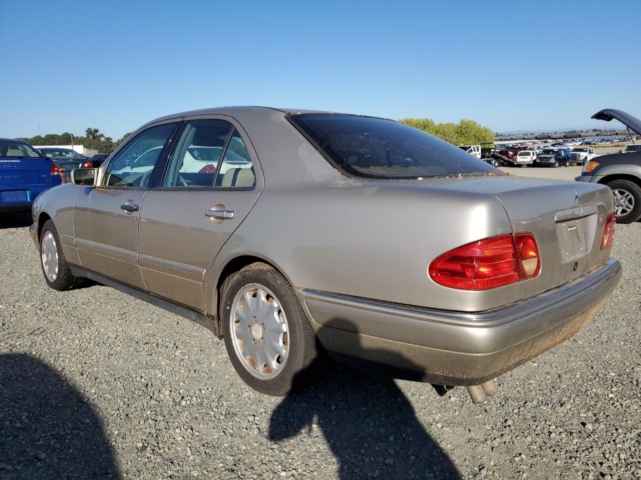 WDBJF25F0WA477282 1998 Mercedes-Benz E 300Td