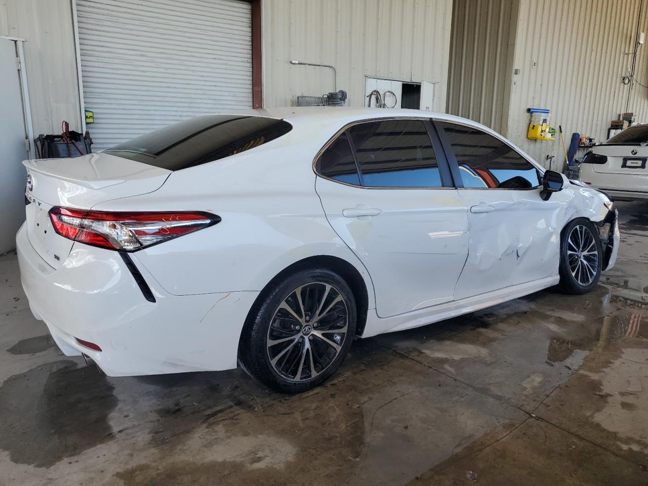 4T1B11HK4JU644043 TOYOTA CAMRY 2018