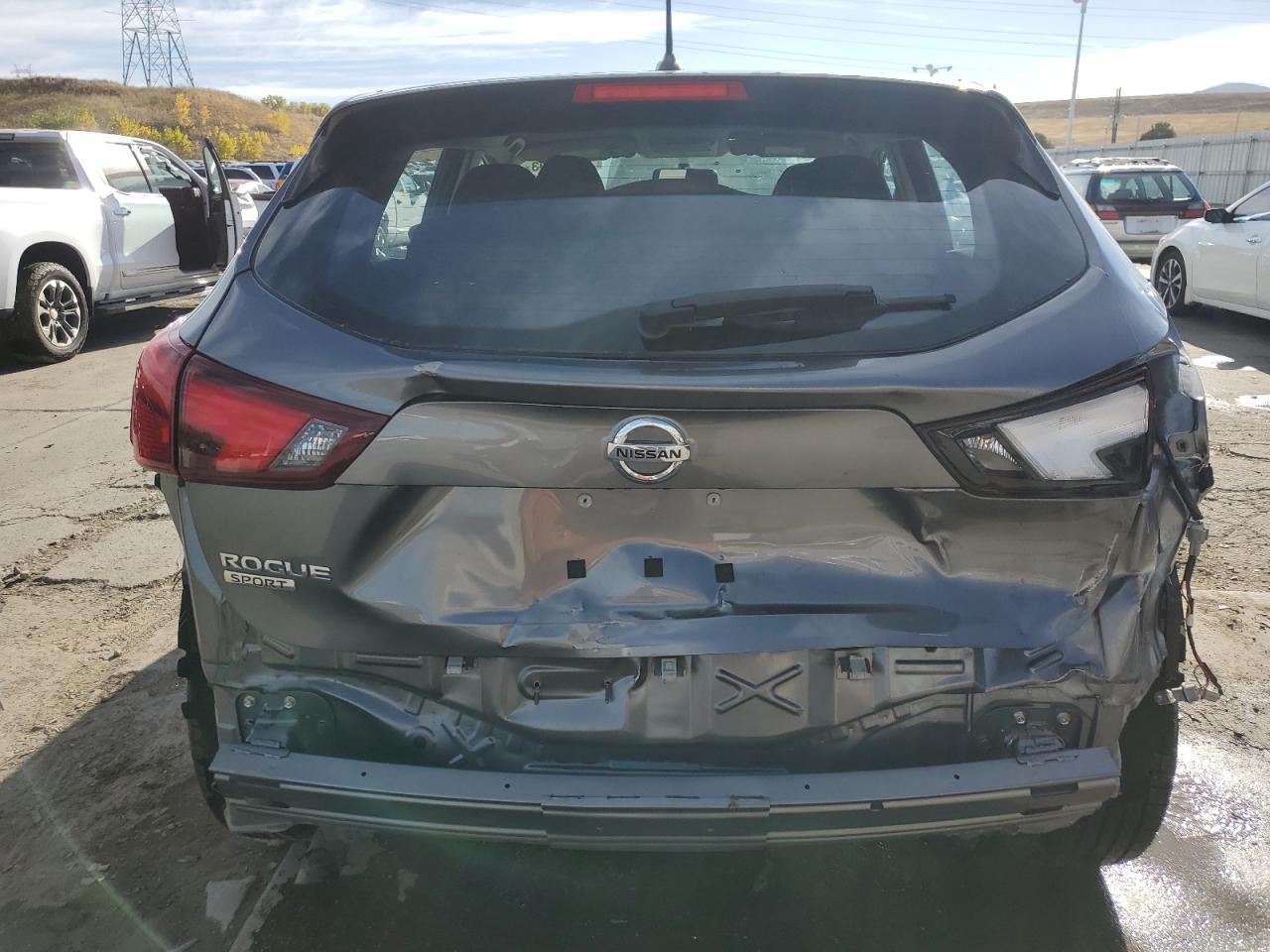 JN1BJ1CP8JW107528 NISSAN ROGUE 2018