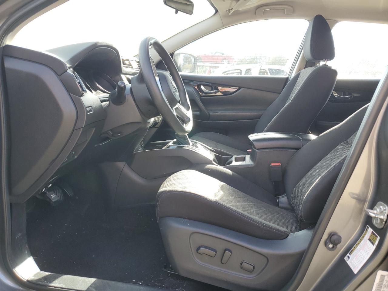 JN1BJ1CR7JW288901 NISSAN ROGUE 2018