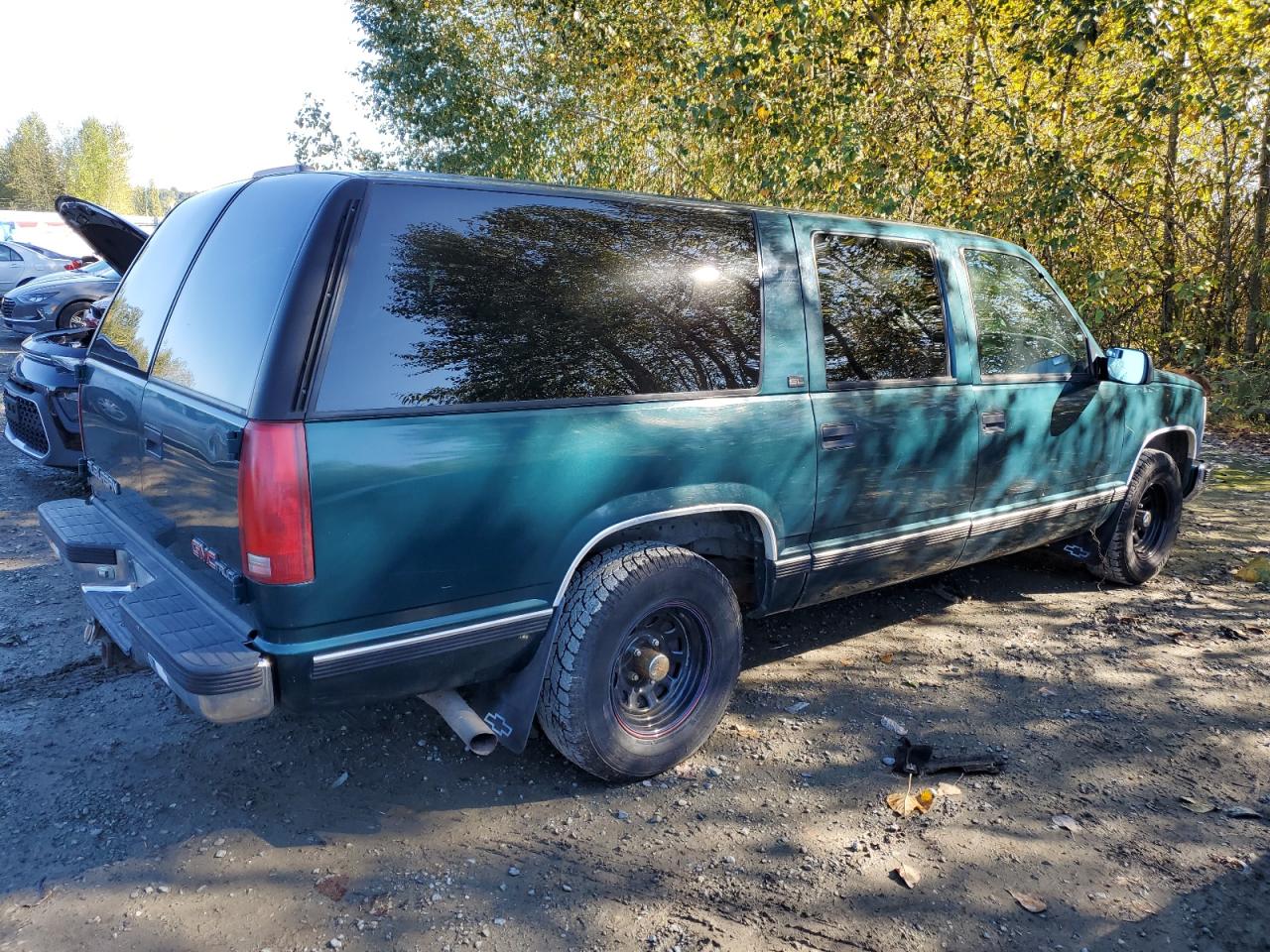 1GKEC16R9VJ728348 1997 GMC Suburban C1500