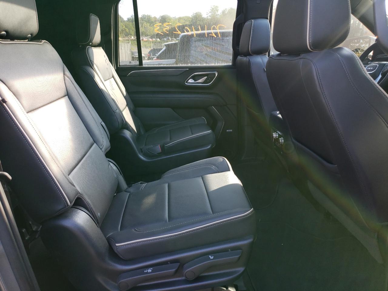 1GKS2GKD1NR245098 2022 GMC Yukon Xl K1500 Slt