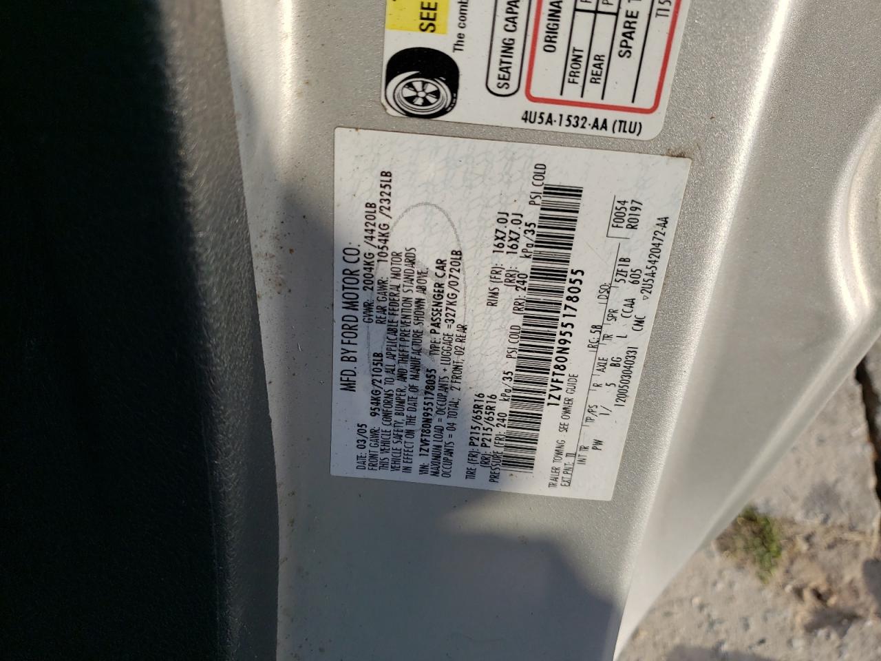 1ZVFT80N955178055 2005 Ford Mustang 1ZVFT80N955178055 2005 Ford Mustang