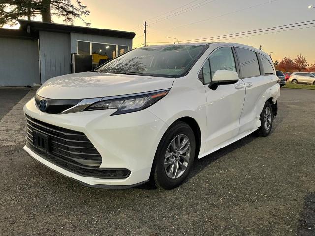 5TDKRKEC2NS118441 Toyota All Models SIENNA LE 2