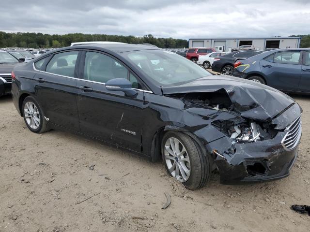 3FA6P0LU8KR138687 Ford Fusion SE 4